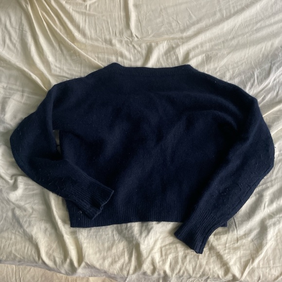 Brandy Melville wool v-neck sweater - Picture 4 of 4